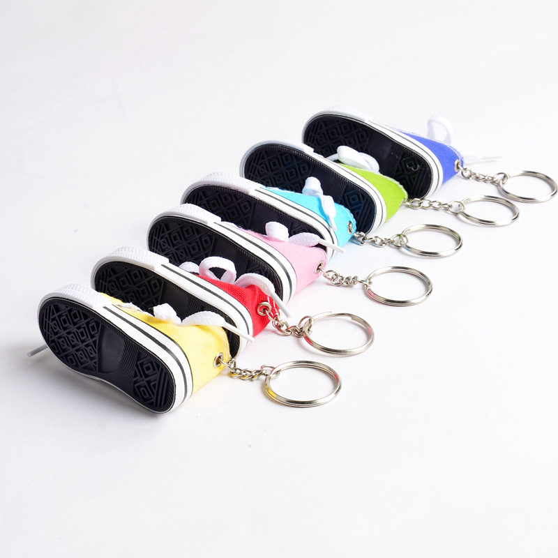 Chuỗi khóa sneaker mini