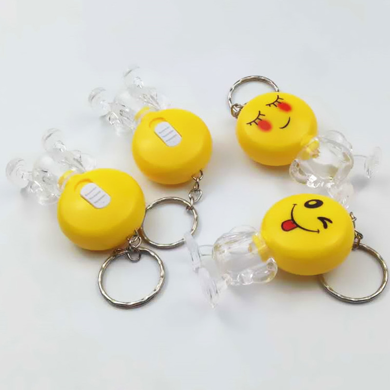 Keychain cảm xúc màu vàng